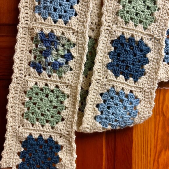 Hand Knit / Crochet Granny Boho Style Winter Scarf Blue Green Ivory NEW - Picture 5 of 5